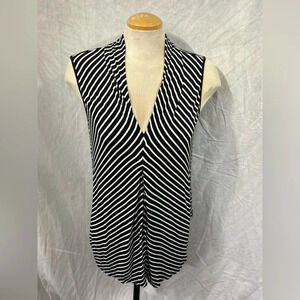 Cable & Gauge Black and White V-Neck Sleeveless Top